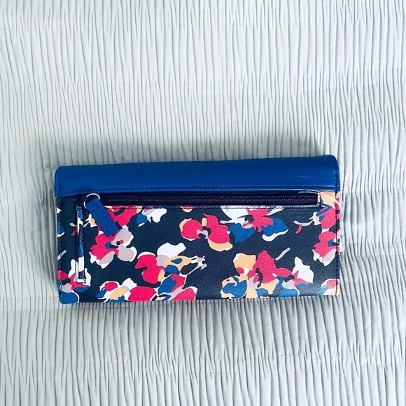 NWOT Nautica Blue and Floral Print ID Safe Wallet - Picture 2 of 6